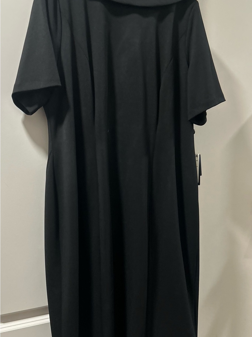Adrianna Papell Black Short Sleeve Midi Dress